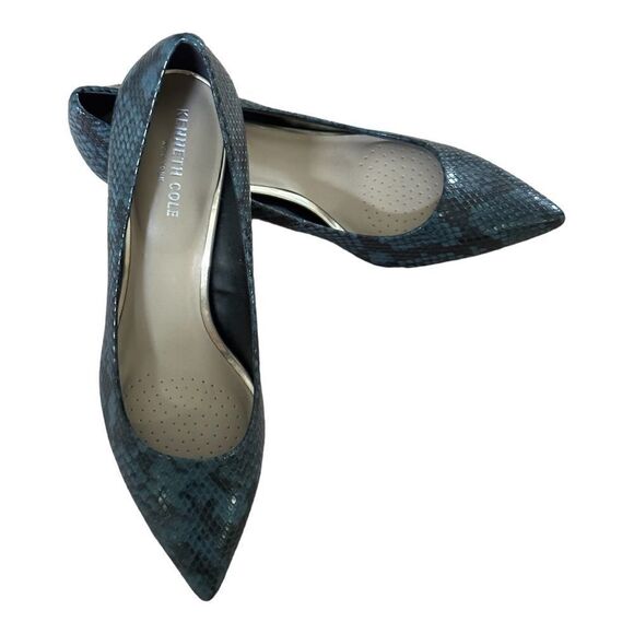 Kenneth Cole New York Morgan Kitten-Heel Pumps in the Size 9.5M in Ocean Snake - Picture 5 of 9
